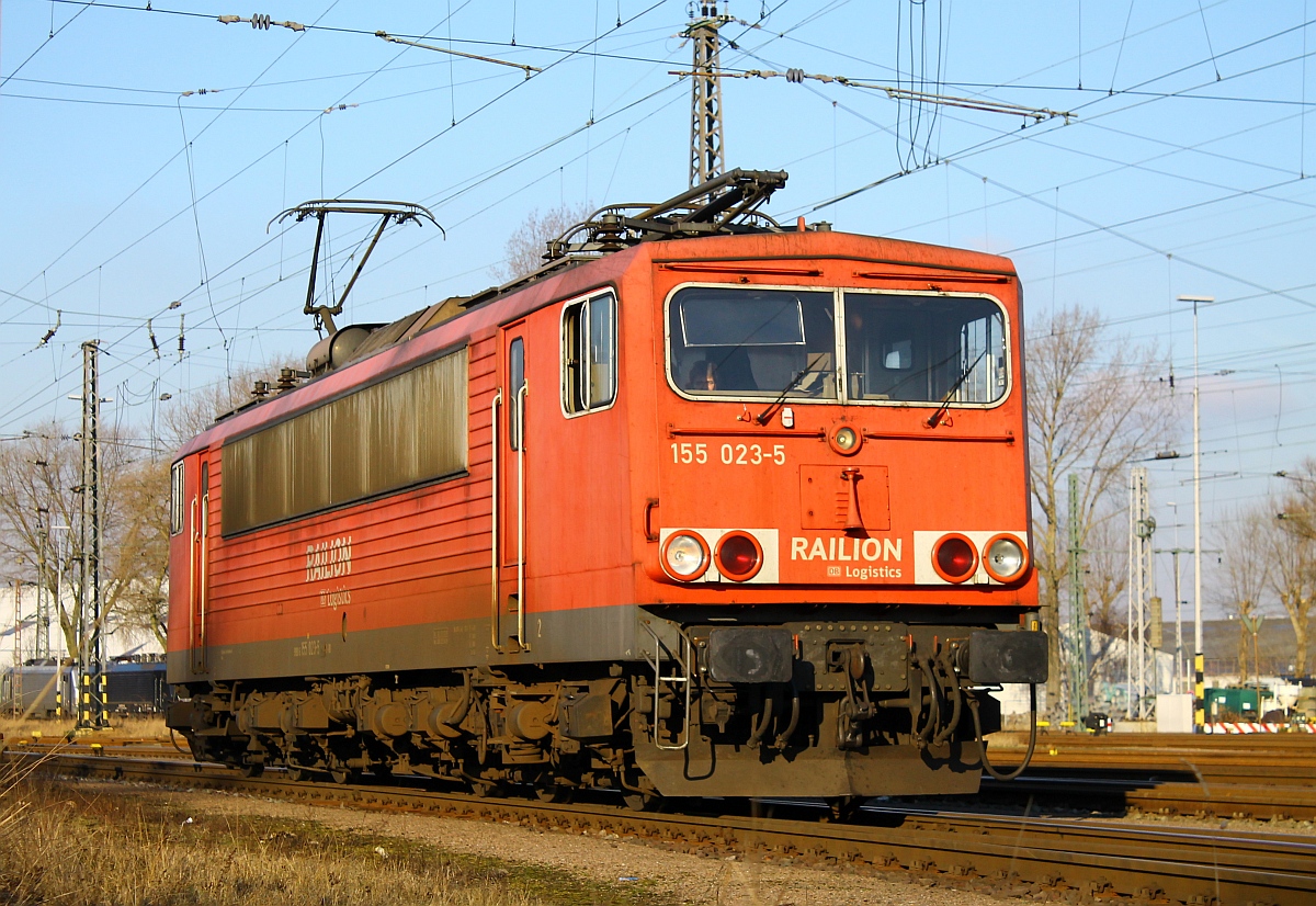 DB 155 023-5(REV/LD X/03.07.07, Verl/BS N/22.04.15) hatte einen Cerealienzug nach Hamburg Hohe Schaar gebracht und macht sich hier auf die Rückfahrt nach HH-Maschen. 06.02.2015