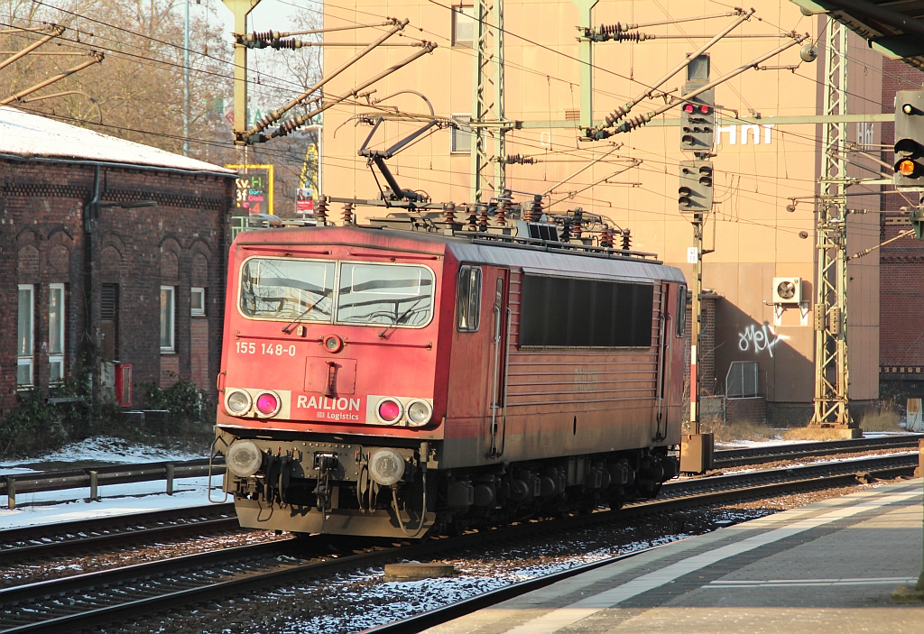 DB 155 148-0 wartet im Bhf HH-Harburg darauf weiterfahren zu können. 31.01.2012