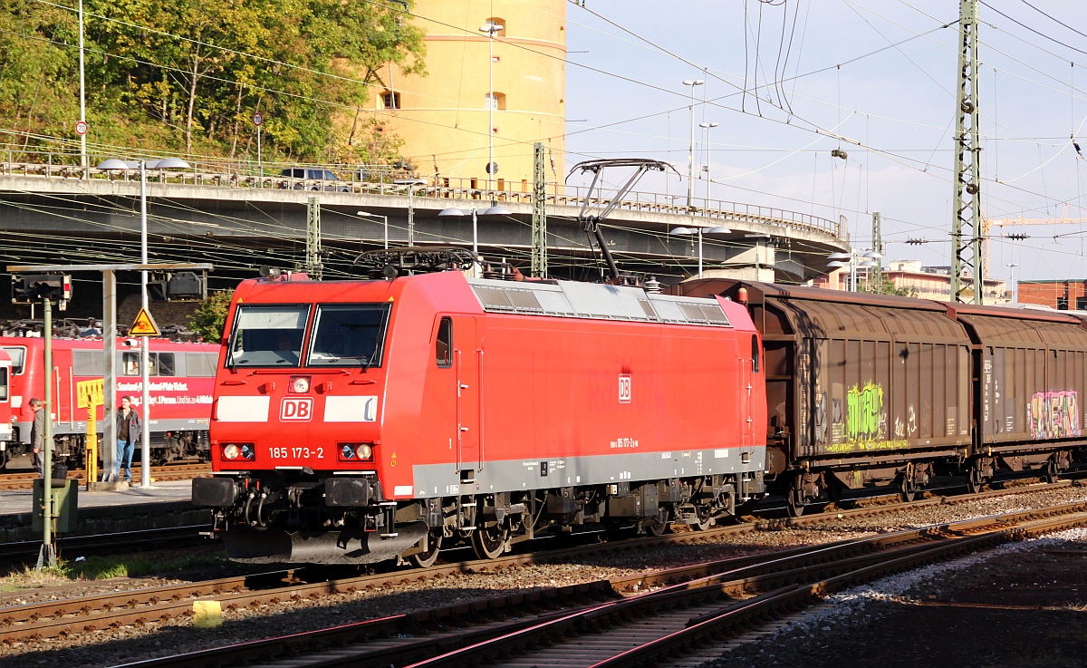 DB 185 173-2 mit Gz bei der Durchfahrt im Koblenzer Hbf. 29.09.2012(üaVinG)