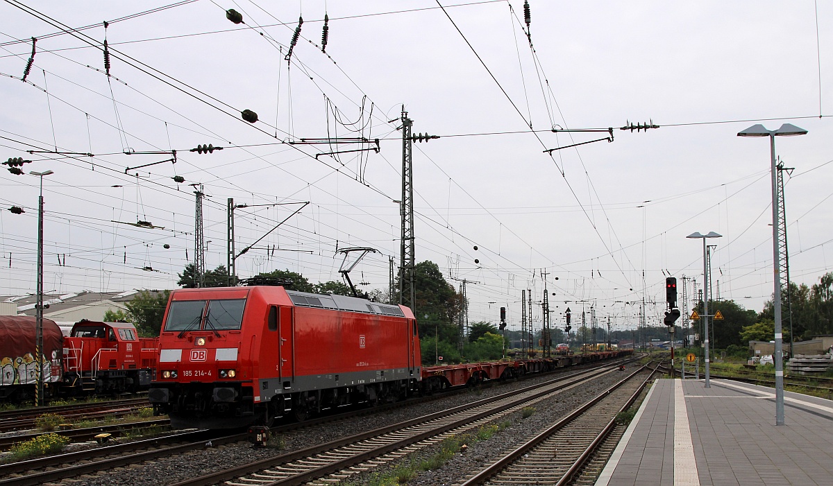 DB 185 214-4 (REV/LD X/15.01.13, km abh. §33 SSR9/15.10.20) mit Tragwagenzug. Neuwied 17.09.2021