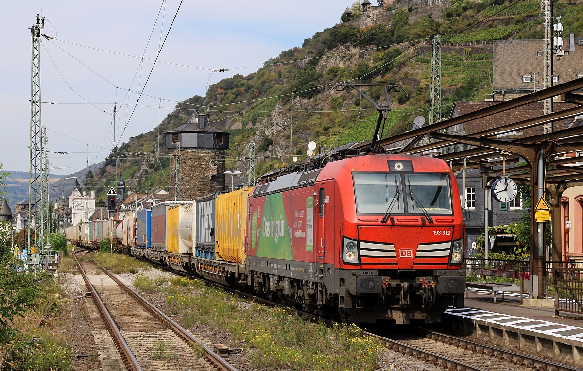 DB 193 312-6  grün   mit KLV-Zug gen Süden in Kaub am Rhein. 14.09.2021