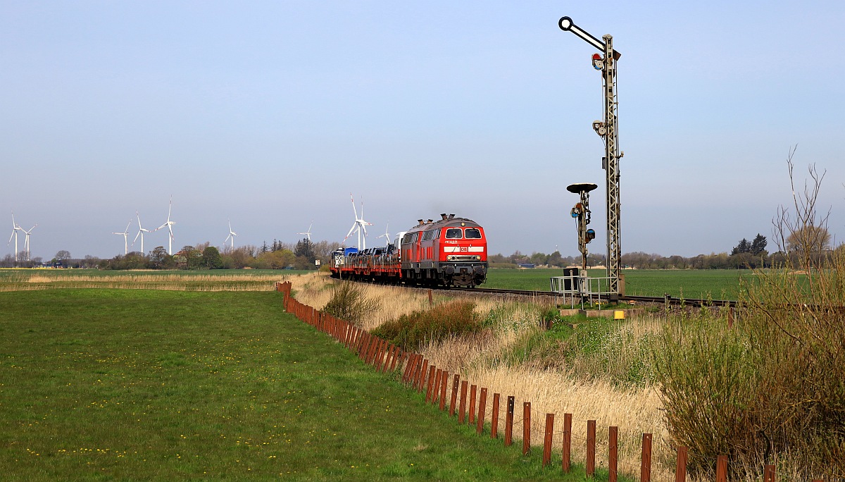 DB 218 345 und 835 mit SyltShuttle nach Niebüll. Lehnshallig 01.05.2023