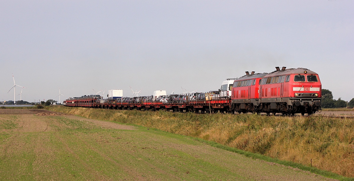 DB 218 366 + 379 mit SyltShuttle gen Niebüll. Bü Triangel 19.09.2020