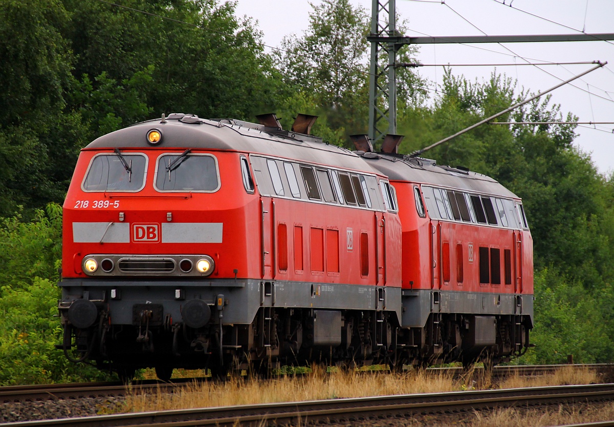 DB 218 389-5 und 322-2 als LZF 77675(Flensburg-Weiche - Hamburg Hbf)festgehalten in Jübek am heutigen Morgen. 13.07.2014