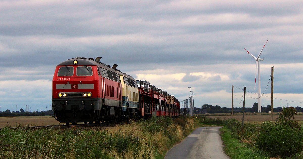 DB 218 390-3 und RPRS 218 488-5 mit SyltShuttle nach westerland. Lehnshallig 28.08.2021