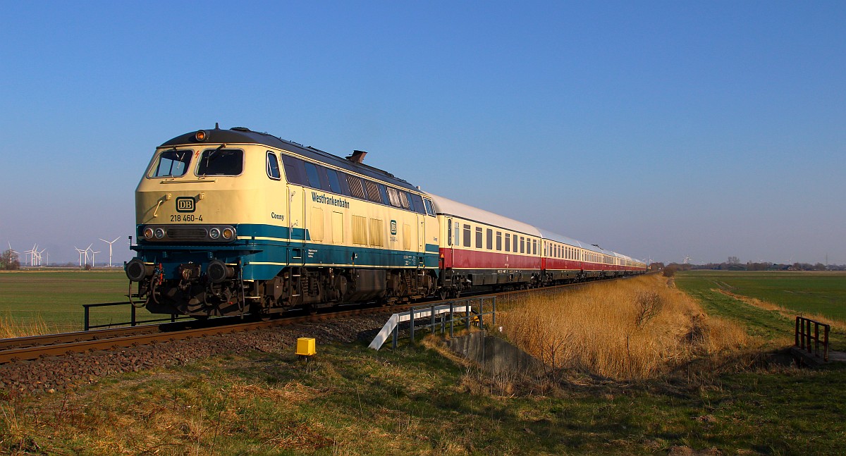 DB 218 460-4  Conny  mit dem DPE 320 der von Koblenz nach Westerland unterwegs ist. Niebüll/Bü Triangel 20.03.2022