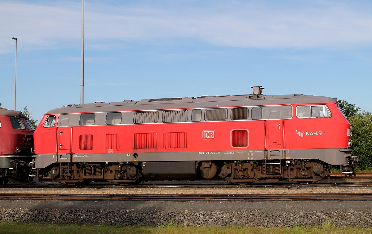 DB 218 470-3 (Bw Kiel, REV/HBS/05.12.12) abgestellt im Bw Niebüll 06.07.2017