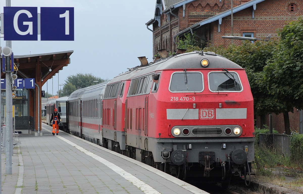 DB 218 470 und 484 mit  Kurswagen  Niebll 23.09.2018