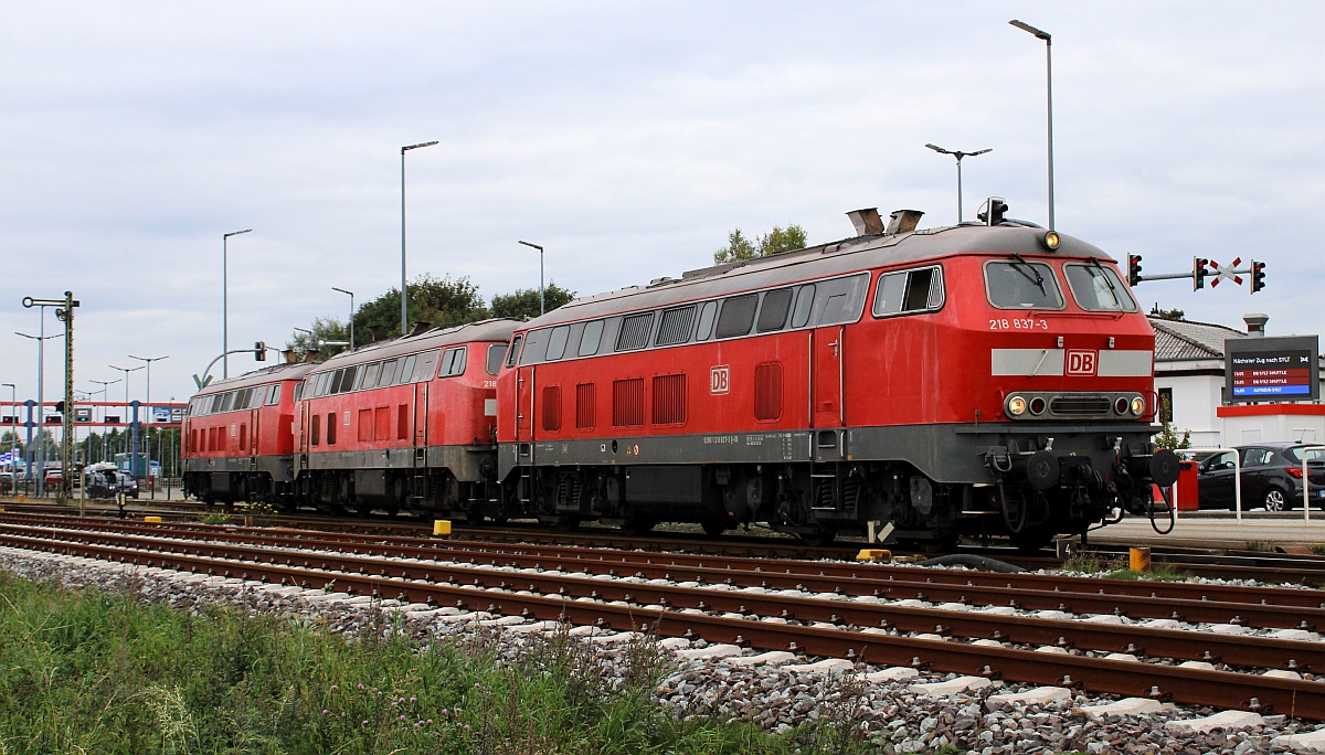 DB 218 837 463 und 836 kamen mit einem SyltShuttle nach Niebüll 26.09.2021