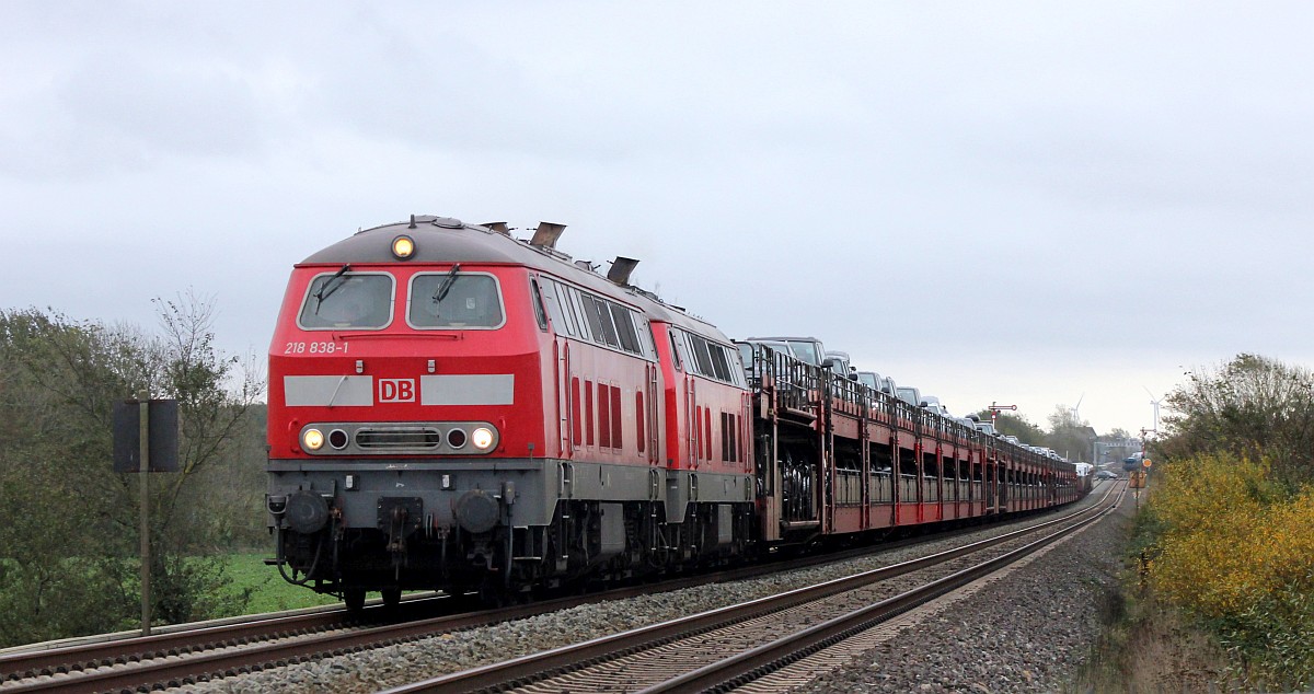 DB 218 838 und RP 218 488 mit SyltShuttle nach Westerland. Dreieckskoog/Klanxbüll 19.10.19