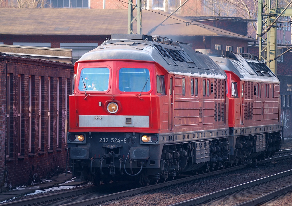 DB 232 524-9 zieht hier eine weitere Ludmilla gemütlich brummend Richtung Maschen. Harburg 26.02.2011