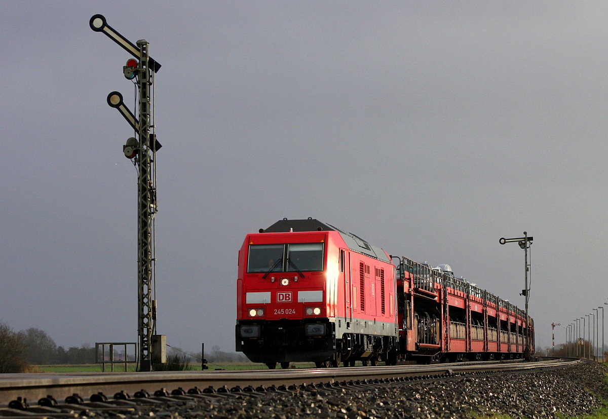 DB 245 024-5(REV/ /22.03.16) hatte gut zu kämpfen beim anfahren mit vollem Gegenwind, Ausfahrt Lehnshallig 26.12.17 