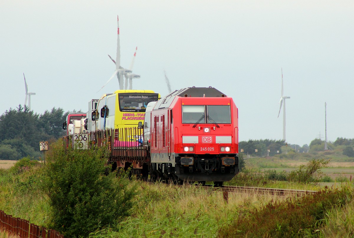 DB 245 025 mit SyltShuttle von Westerland nach Niebüll. Lehnshallig 26.08.2017