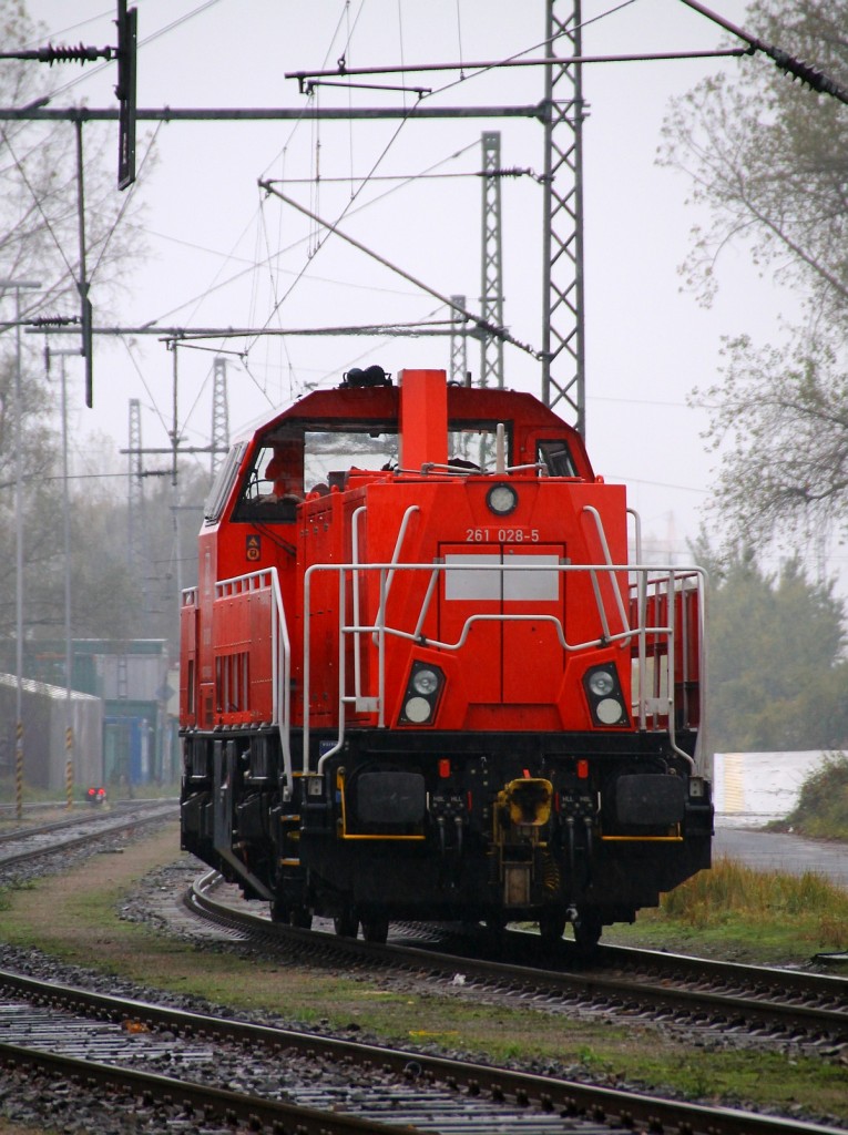 DB 261 028-5 abgestellt am Stellwerk Hohe Schaar(aufgenommen von einer öffentlichen Strasse). Hamburg 01.11.2013