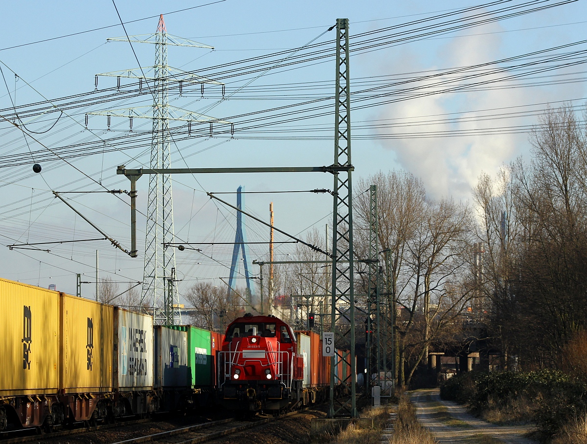 DB 261 033-5 mit Containerzug festgehalten in HH-Waltershof am 06.02.2015(Bildvariante 2)