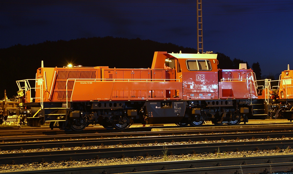 DB 261 053-3(REV/VTLT/12.10.2011)hält Nachtruhe im Bahnhof Montabaur. 29.09.2012(üaV)