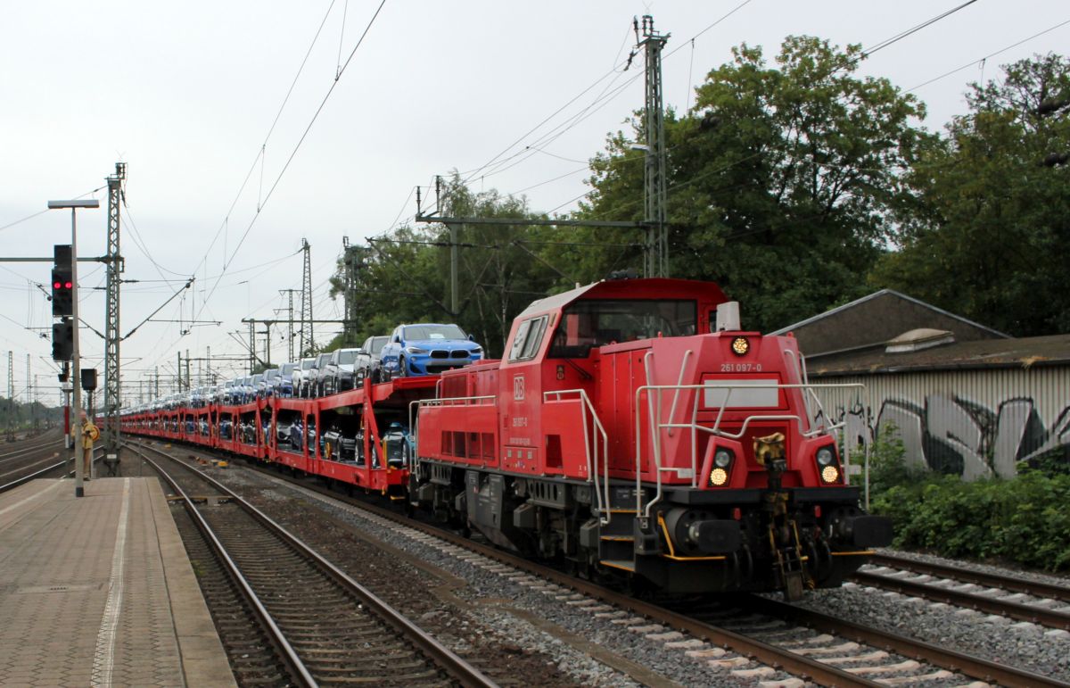 DB 261 097-0(REV/VTLT/12.09.12, Verl/AM 9/12.09.19) mit BMW Autotransportzug. HH-Harburg 06.07.2019