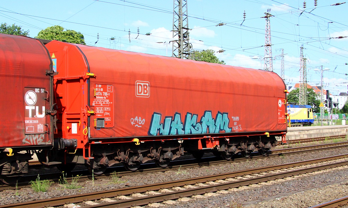 DB 6-achsiger Schiebeplanwagen der Gattung Sahimms-tu900.2 registriert unter 31 80 4876 788-9. Bremen Hbf 11.06.2022