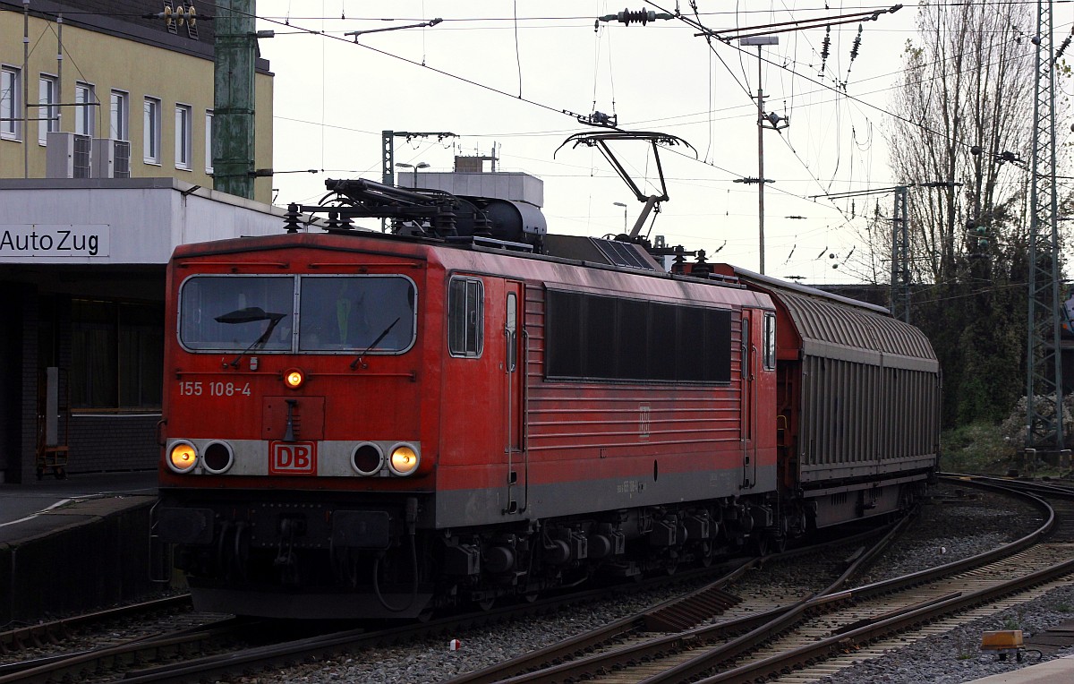 DB 6155 108-4 rumpelt hier mit einem Güterzug vom Bremer Hafen her kommend durch den Bremer Hauptbahnhof. 20.11.2015