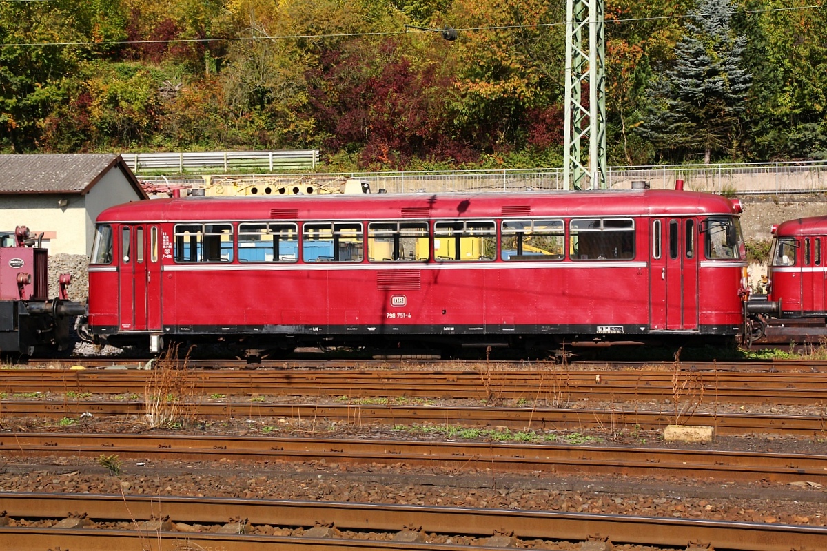 DB 798 751-4/VT98 9751. Hersteller: WMD, Donauwrth. Fabriknummer: 1291. Baujahr: 1960 abgestellt Linz am Rhein. 30.09.2012(aVinG)(03000)