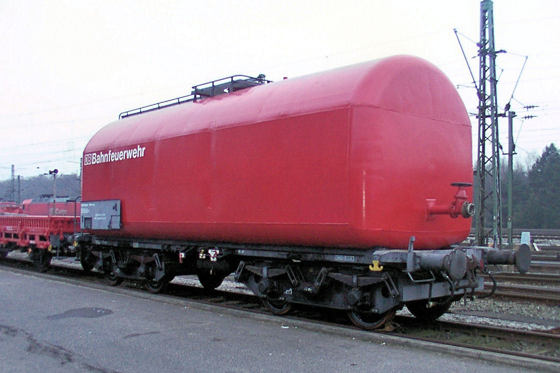 DB Bahnfeuerwehr - 51 500-7 Löschwasserwagen auf Basis eines Schweröl - Kesselwagen. Maschen den 02.03.2011