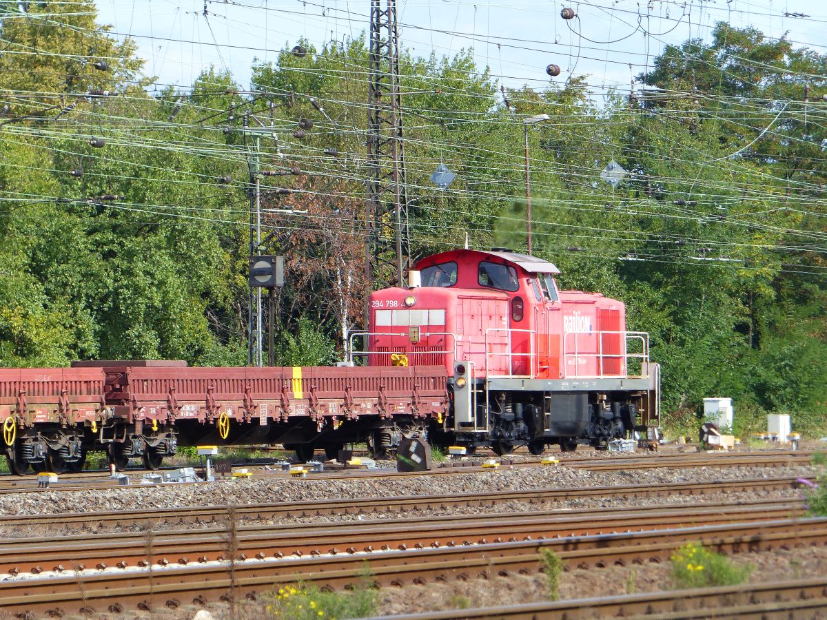 DB Cargo Diesellok 294 798-4 Gterbahnhof Oberhausen 19-09-2019.

DB Cargo dieselloc 294 798-4 goederenstation Oberhausen 19-09-2019.
