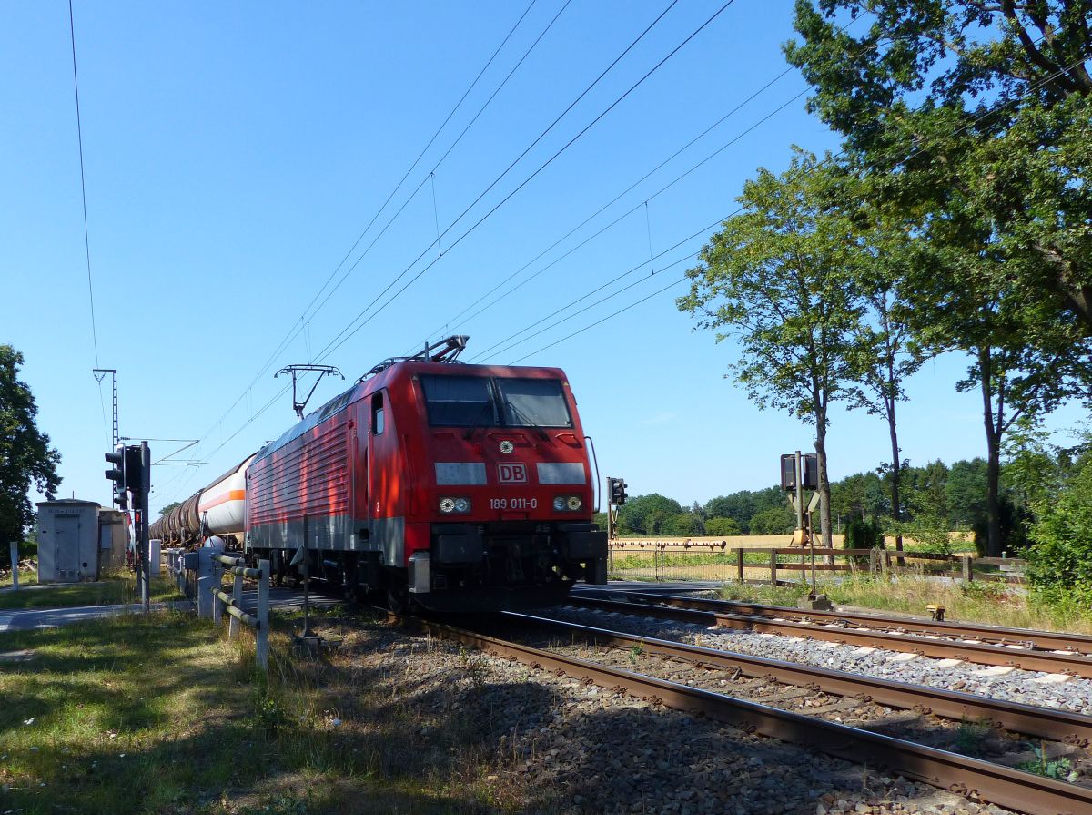 DB Cargo Locomotive 189 011-0 Bahnbergang Devesstrae, Salzbergen 23-07-2019.

DB Cargo locomotief 189 011-0 overweg Devesstrae, Salzbergen 23-07-2019.