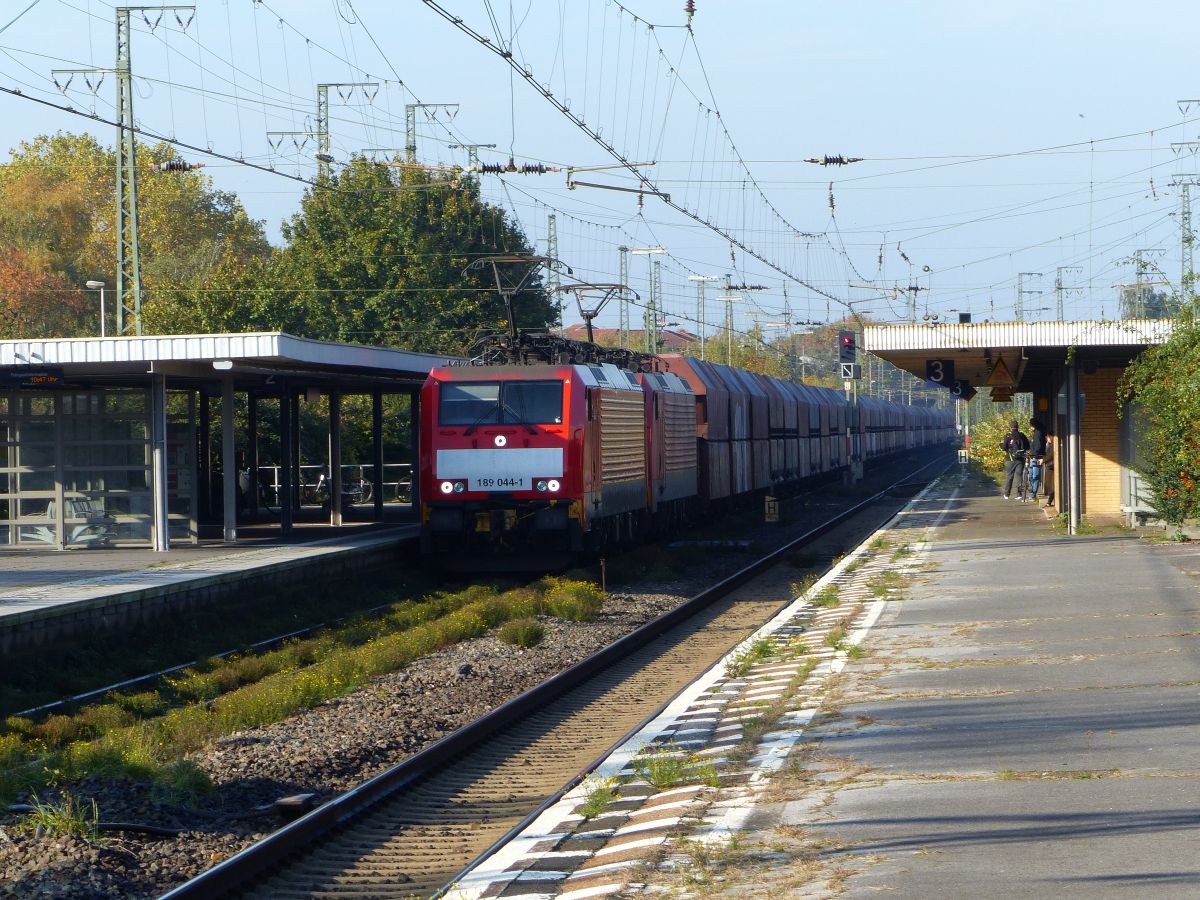 DB Cargo Locomotive 189 044-1 Gleis 2 Emmerich am Rhein 31-10-2019.

DB Cargo locomotief 189 044-1 spoor 2 Emmerich am Rhein 31-10-2019.