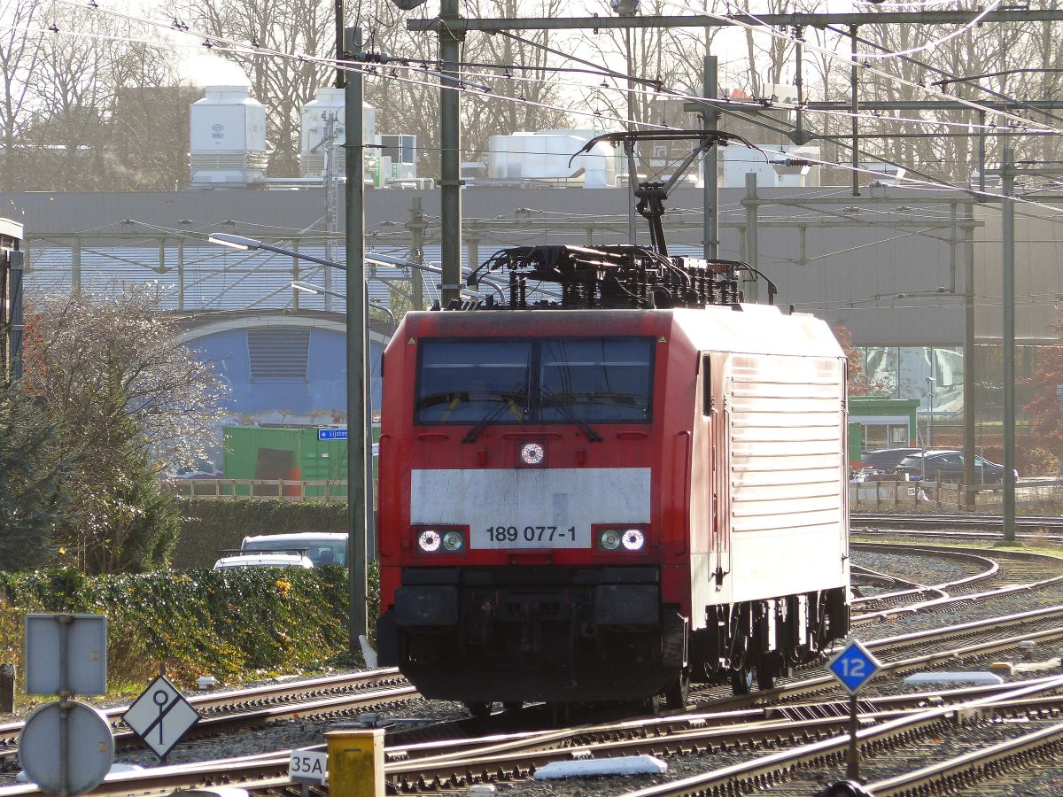 DB Cargo Locomotive 189 077-1 Hilversum 29-11-2019.

DB Cargo locomotief 189 077-1 Hilversum 29-11-2019.