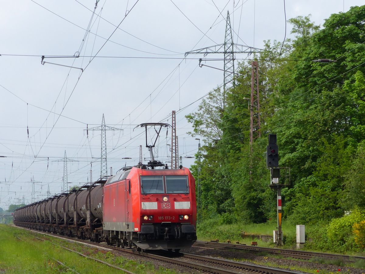 DB Cargo Lok 185 173-2 Kalkumerstrasse, Lintorf 18-05-2017.

DB Cargo loc 185 173-2 voormalig station Lintorf bij de Kalkumerstrasse, Lintorf 18-05-2017.