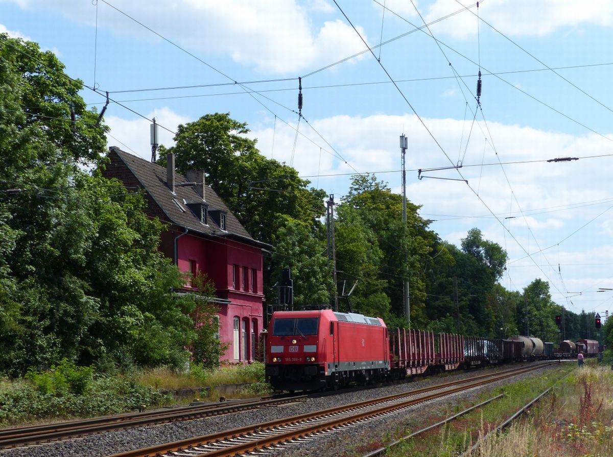 DB Cargo Lok 185 368-8 Bahnhof Lintorf. Kalkumerstrasse, Lintorf 13-07-2017.

DB Cargo loc 185 368-8 voormalig station Lintorf. Kalkumerstrasse, Lintorf 13-07-2017.
