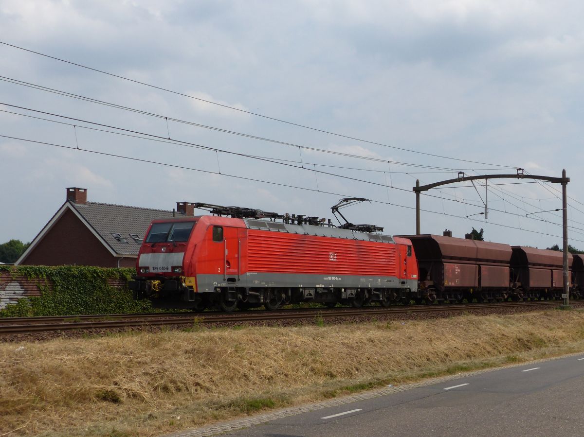 DB Cargo Lok 189 040-9 Kapelweg, Boxtel, Niederlande 19-07-2018.

DB Cargo loc 189 040-9 Kapelweg, Boxtel 19-07-2018.