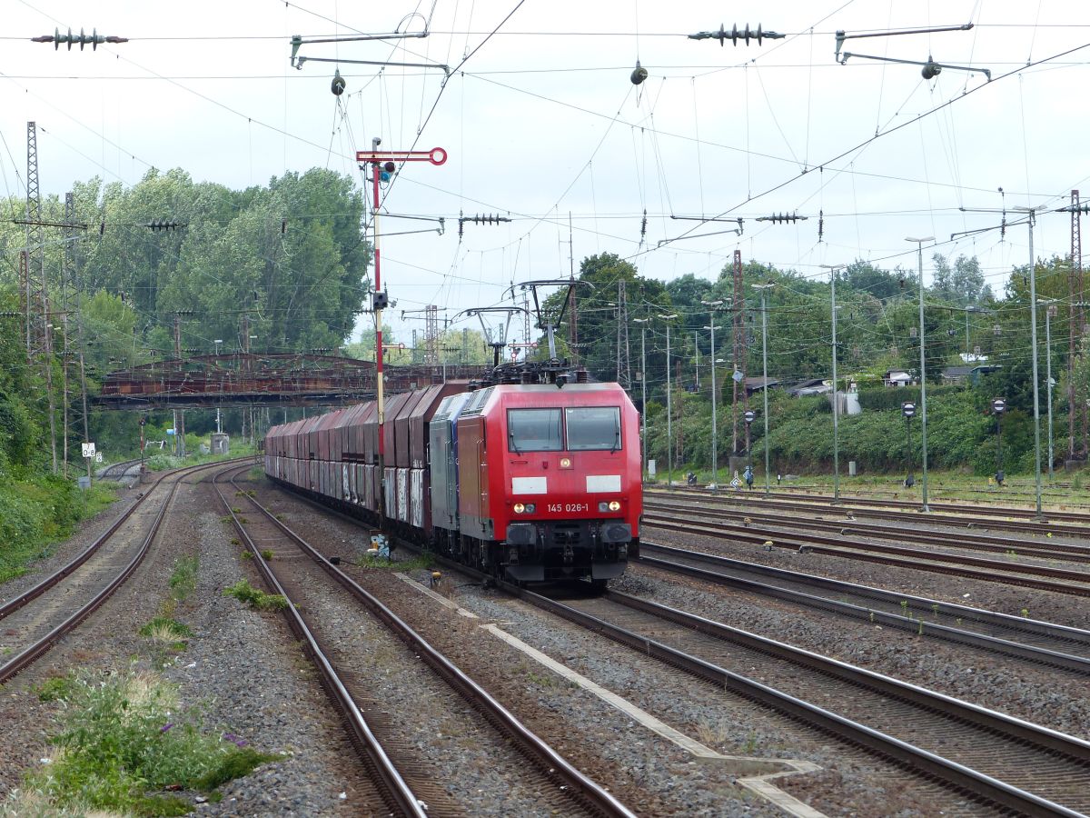 DB Cargo Lokomotive 145 026-1 mit RBH 145 XXX Bahnhof Düsseldorf-Rath 09-07-2020.


DB Cargo locomotief 145 026-1 met RBH 145 XXX station Düsseldorf-Rath 09-07-2020.