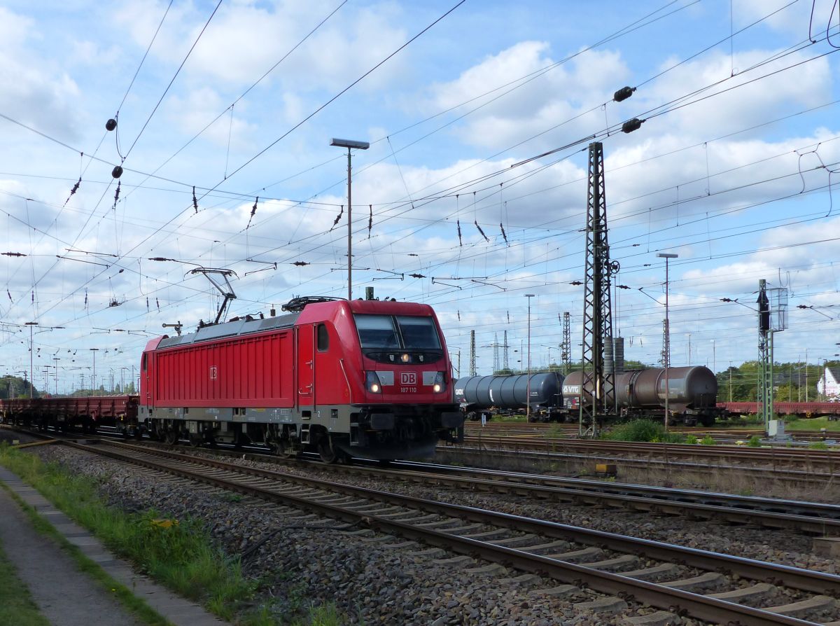 DB Cargo Lokomotive 187 110-2 Gterbahnhof Oberhausen West 19-09-2019.

DB Cargo locomotief 187 110-2 goederenstation Oberhausen West 19-09-2019.