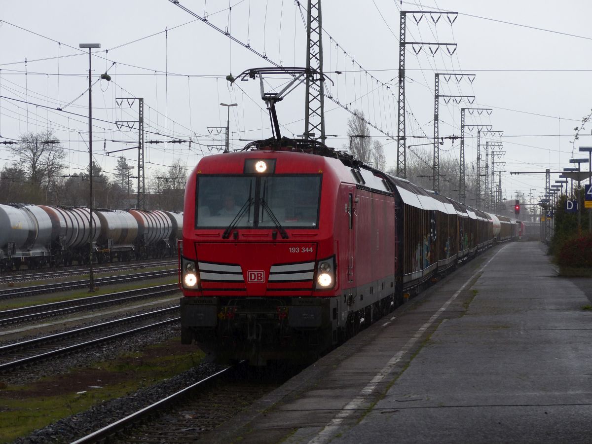 DB Cargo Lokomotive 193 344-9 ( 91 80 6193 344-9 D-DB ) Gleis 4 Emmerich am Rhein 12-03-2020.


DB CargolLokomotief 193 344-9 ( 91 80 6193 344-9 D-DB ) spoor 4 Emmerich am Rhein 12-03-2020.