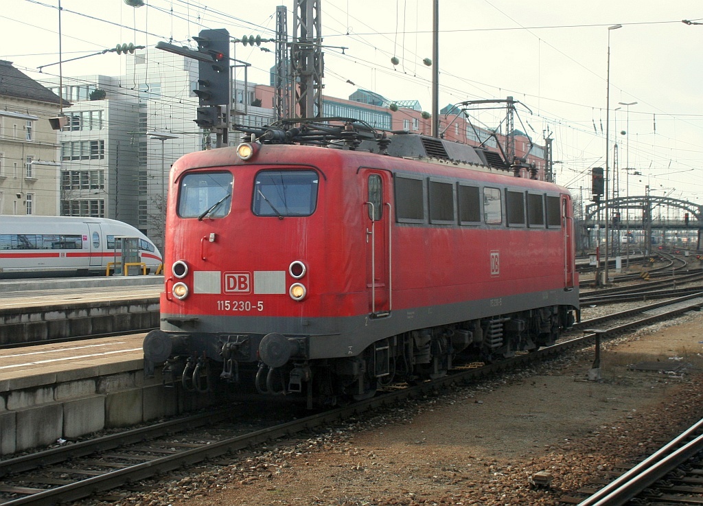 DB E10 230/110 230, 115 230-5 Alter 50 Jahre 3 Monate, ++ Steil 2011, München Hbf 25.01.2008