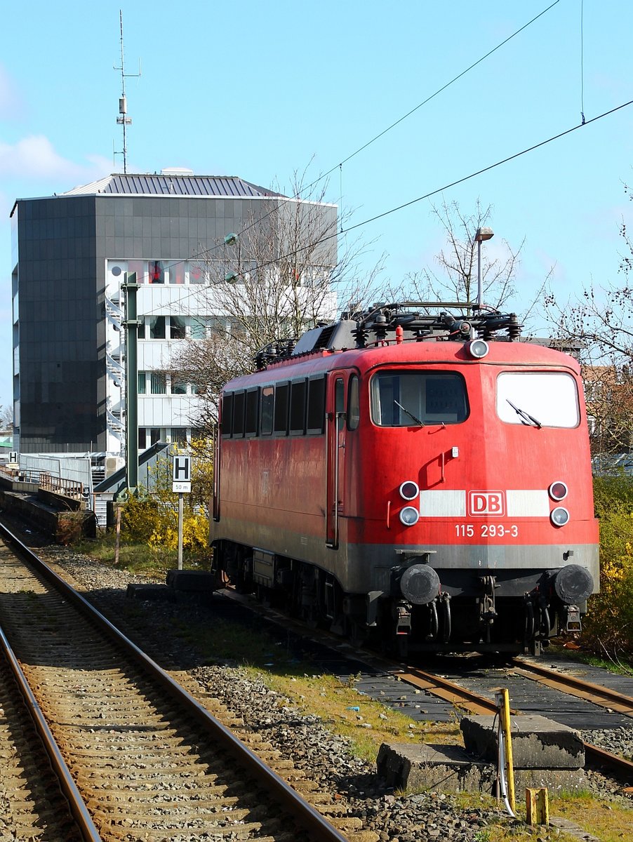 DB E10 293/ 110 293-8/ 115 293-3 Alter 54 Jahre 8 Monate z-gestellt seit 12.2018, Neumünster 05.04.2012