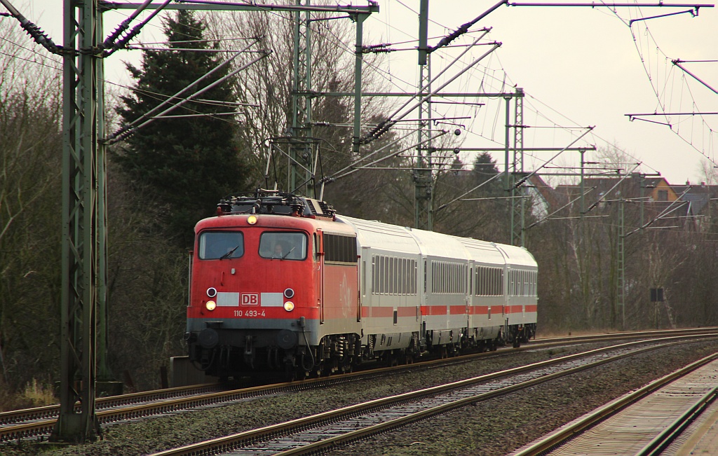 DB E10 493/ 110 493-4 mit Ersatz IC Schleswig 08.01.2012