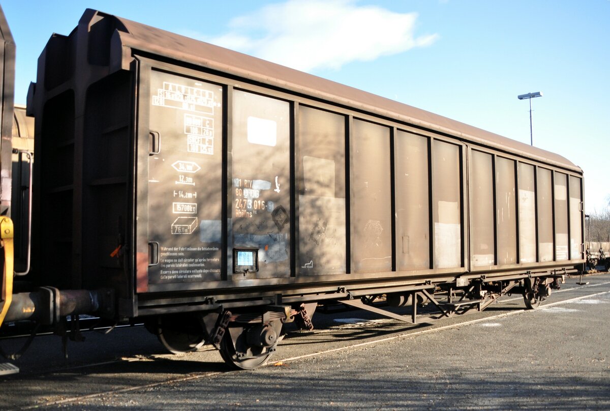 DB G�terwagen Schiebewandwagen 21 RIV 80 D-DB 2473 016-8 Hbillns 302 in V�hringen am 23.11.2009.