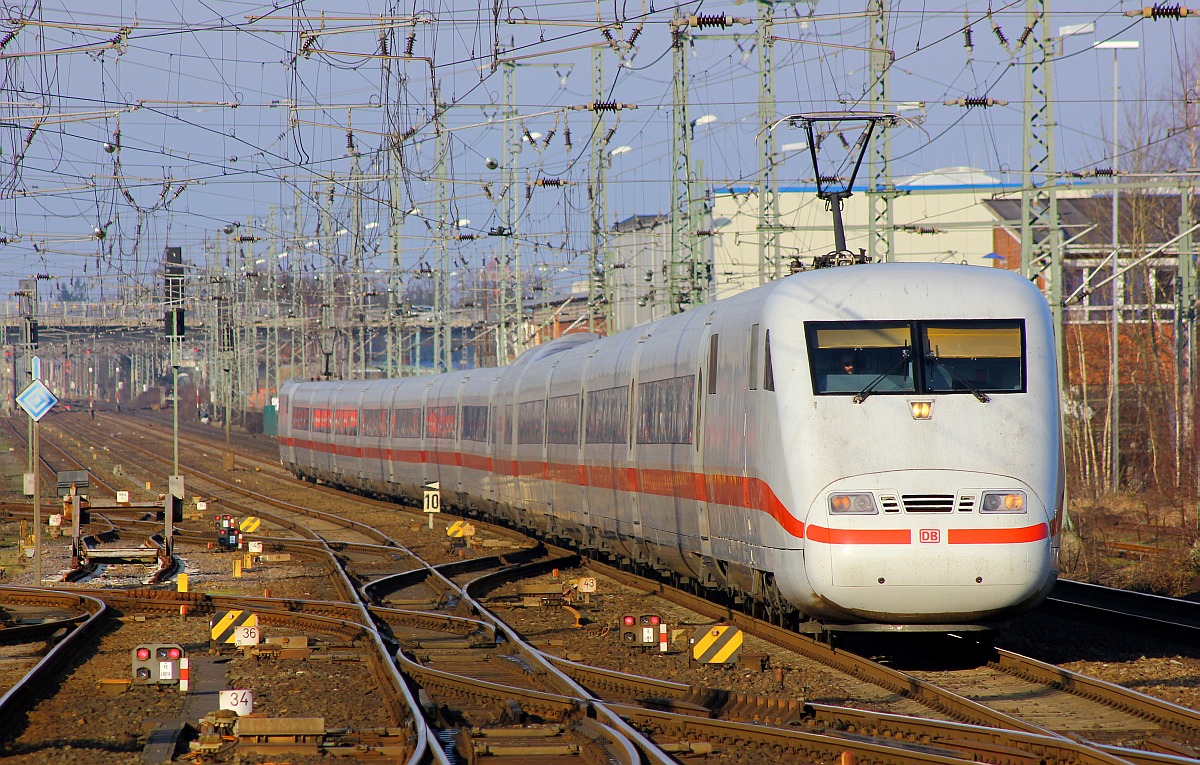 DB ICE 1 5401 068/568  Crailsheim  als ICE 883 nach München bei der Einfahrt in Neumünster. 17.02.2016