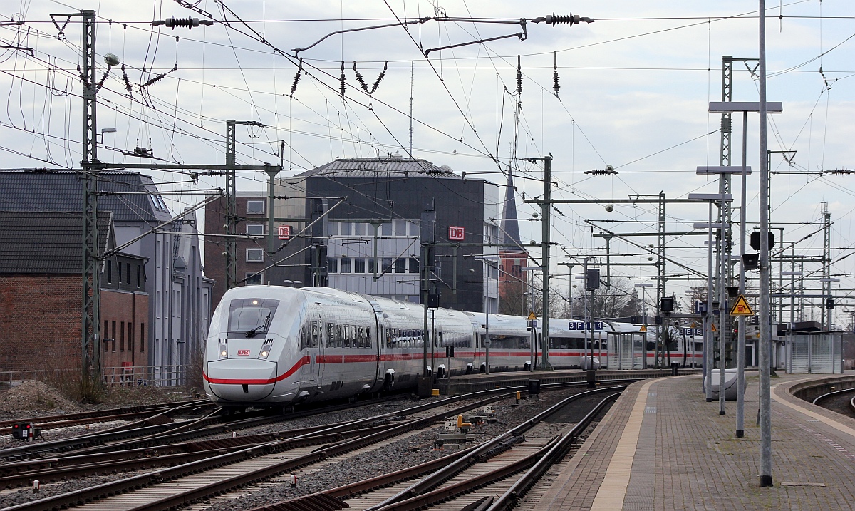 DB ICE Tz 9486 verlässt hier Neumünster gen Kiel. 19.03.2023