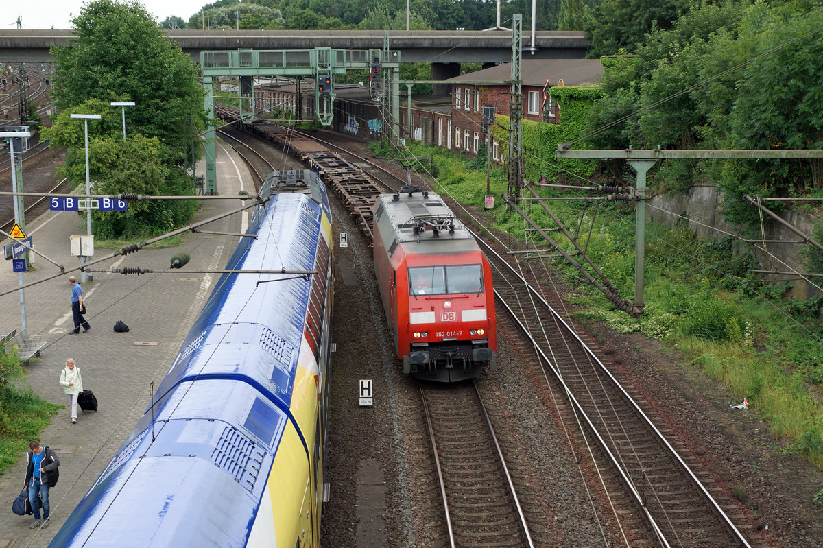 DB: Leermaterialzug mit der 152 014-7 in Hamburg-Harburg am 9. August 2016.
Foto: Walter Ruetsch