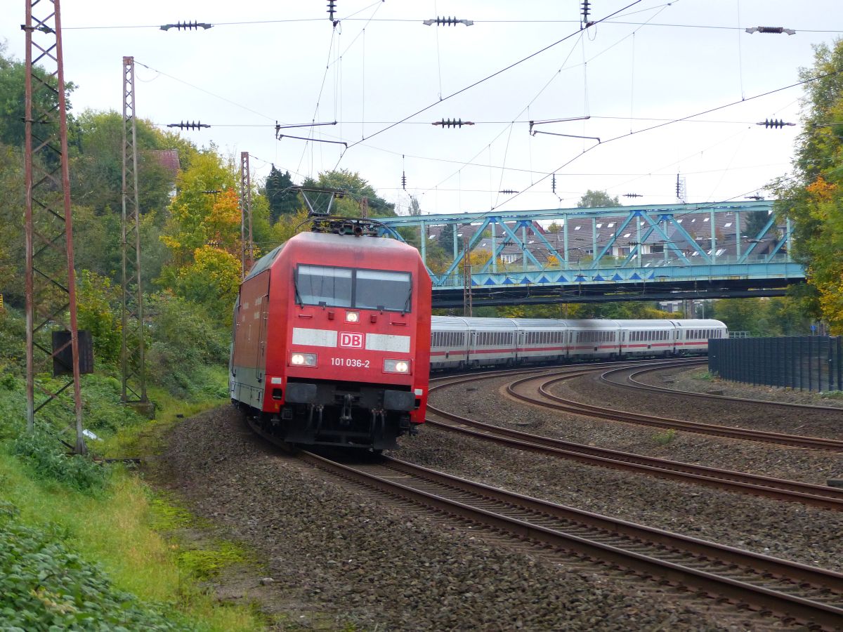 DB Lok 101 036-2 Mlheim an der Ruhr 13-10-2017.

DB loc 101 036-2 Mlheim an der Ruhr 13-10-2017.