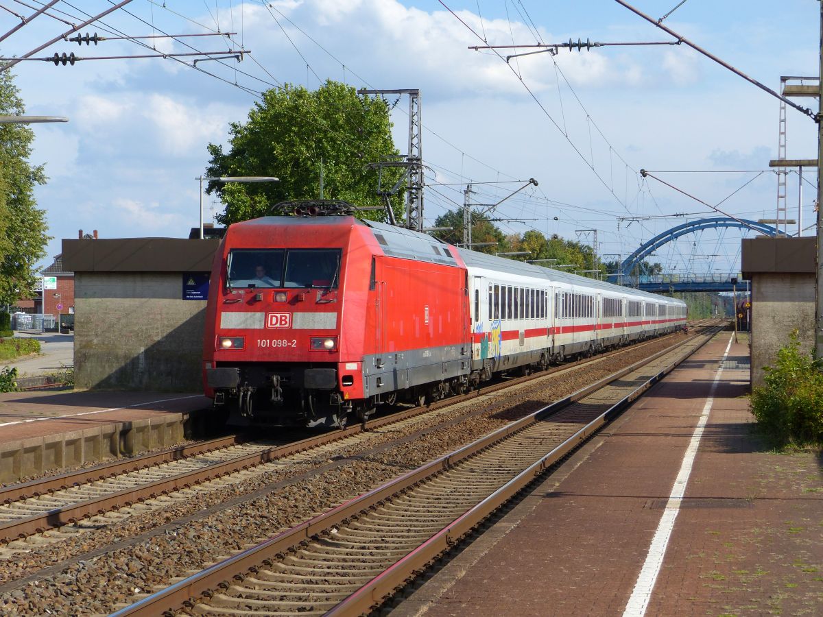 DB Lok 101 098-2 Gleis 4 Salzbergen 17-08-2018.

DB loc 101 098-2 spoor 4 Salzbergen 17-08-2018.