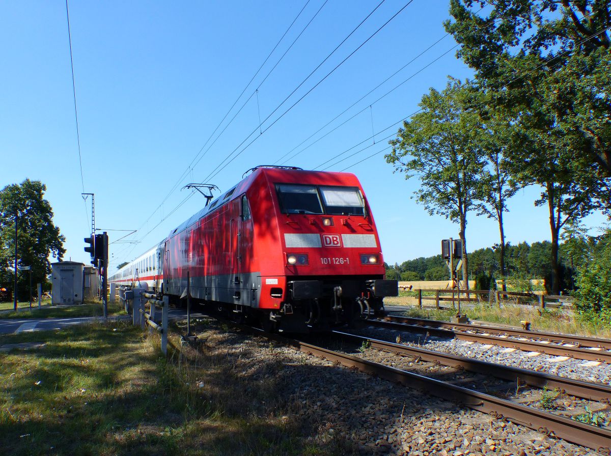 DB Lok 101 126-1 Bahnbergang Devesstrae, Salzbergen 23-07-2019.

DB loc 101 126-1 overweg Devesstrae, Salzbergen 23-07-2019.