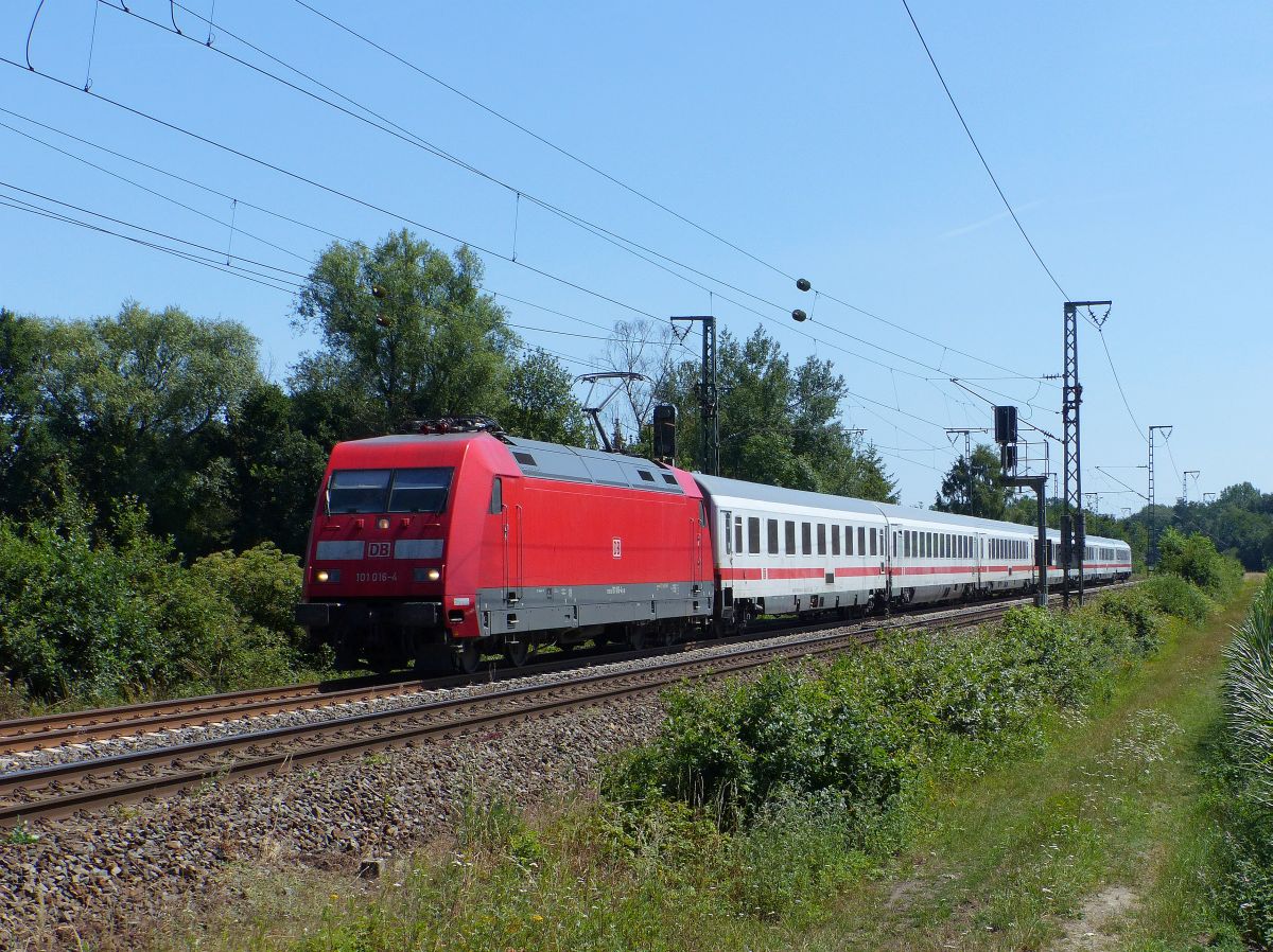 DB Lokomotive 101 016-4 Devesstrae, Salzbergen 23-07-2019.

DB locomotief 101 016-4 Devesstrae, Salzbergen 23-07-2019.