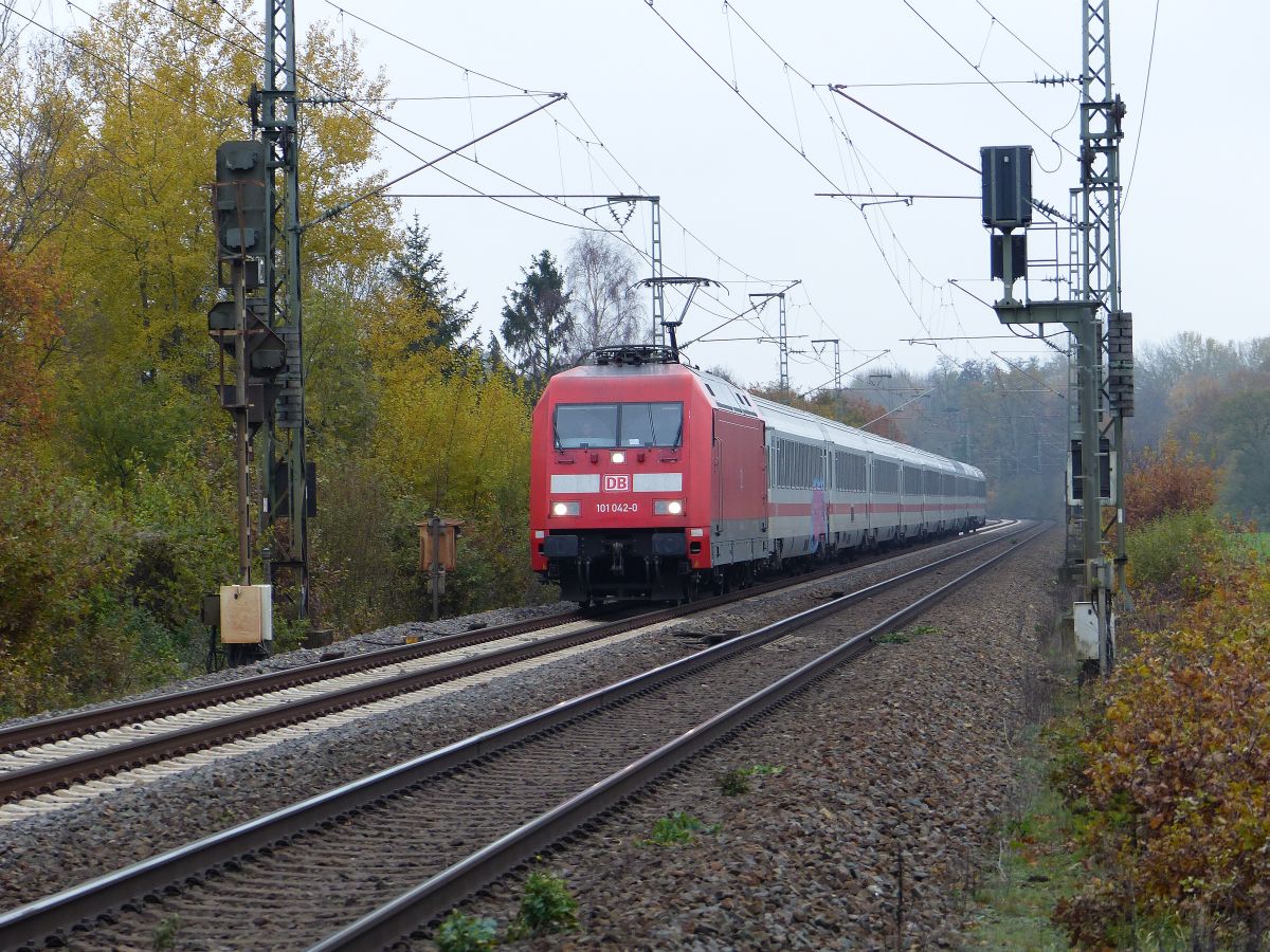 DB Lokomotive 101 042-0 Devesstrae, Salzbergen 21-11-2019.

DB locomotief 101 042-0 Devesstrae, Salzbergen 21-11-2019.
