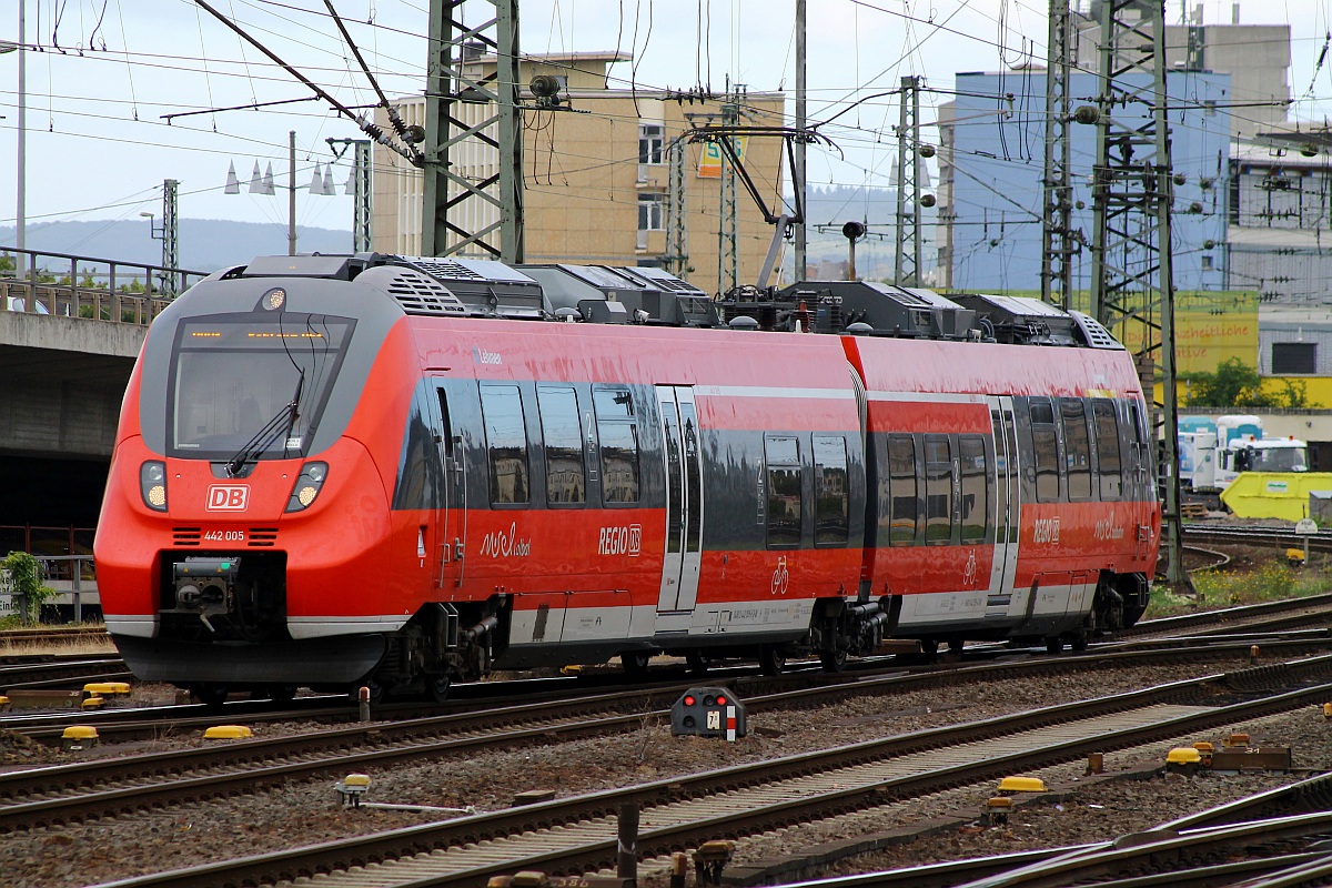 DB Moseltalbahn 442 005-5/505-4  Lehmen  festgehalten im Hbf Koblenz. 16.09.2013