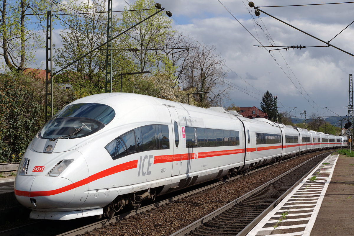 DB: Nicht mehr all zu lange Zeit werden die ICE das historische Bahnhofsgebude Haltingen passieren. Der Abbruch des Bahnhofs und die Sanierung der Strecke sind nmlich schon seit lngerer Zeit geplant und zum Teil bereits in Arbeit. Haltingen 14. April 2016.
Foto: Walter Ruetsch