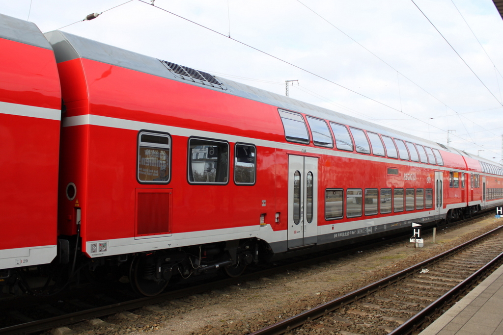 DB-Regio Twindexxwagen DBpza 782.1 stand am 11.03.2016 als RE 4359 von Rostock Hbf nach Elsterwerda im Rostocker Hbf.